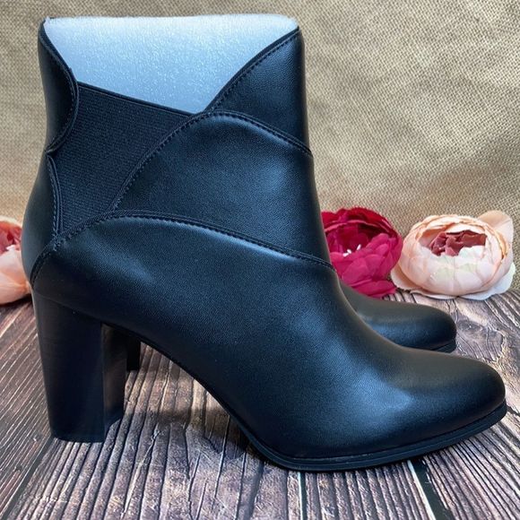 Adrienne Vittadini Black Trella Booties 8M - Picture 8 of 8